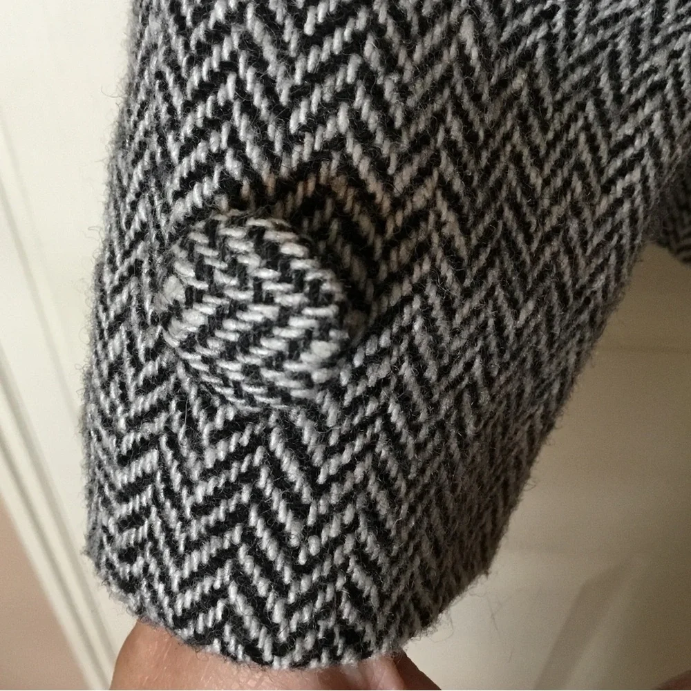 Kay Unger Black & White Herringbone Tweed Wool Blend Blazer - 8
